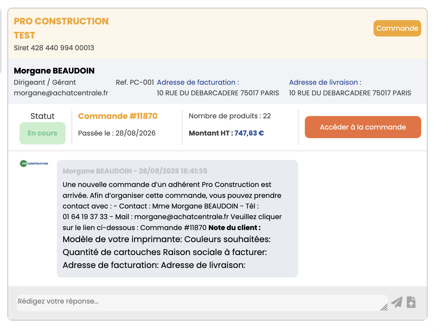 Espace de discussion associé à une demande, avec l’historique des échanges et le champ de réponse
